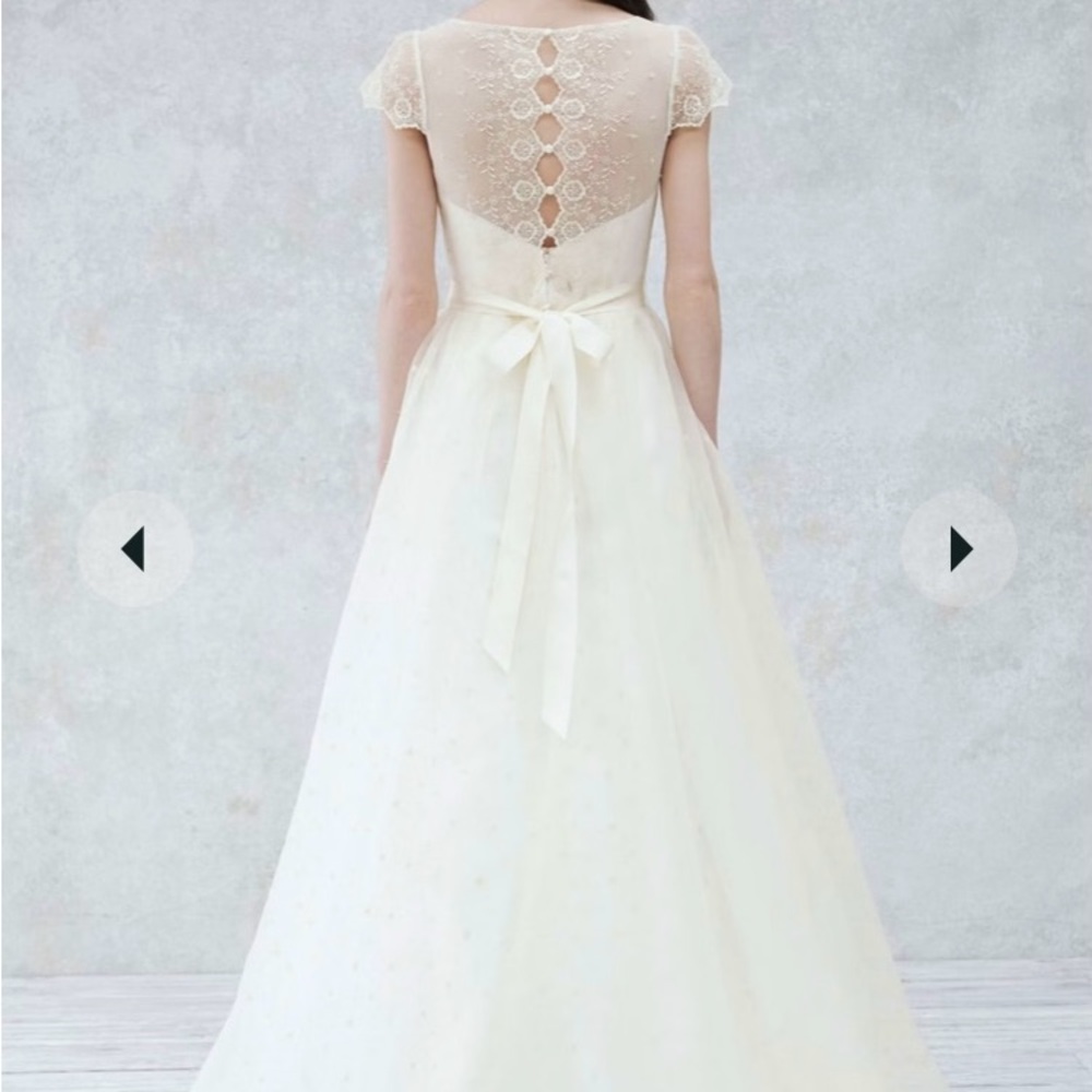 Ivory Scallop Lace Wedding Dress